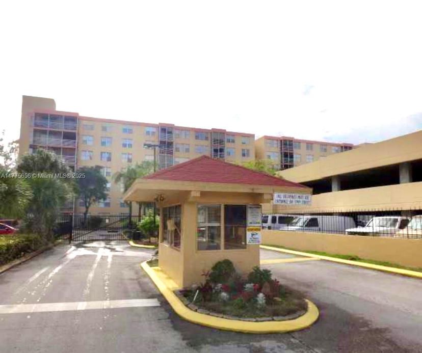 Picture of 17890 W Dixie Highway # 714, North Miami Beach FL 33160