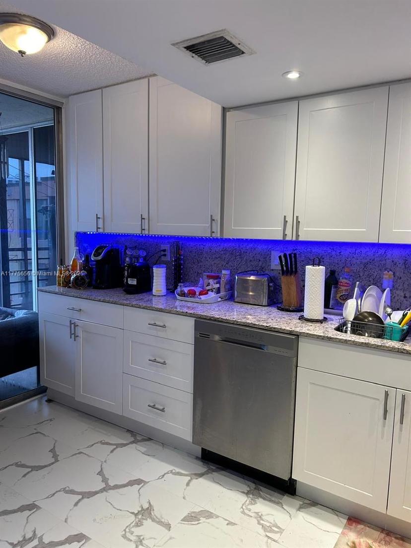 Picture of 17890 W Dixie Highway # 714, North Miami Beach FL 33160
