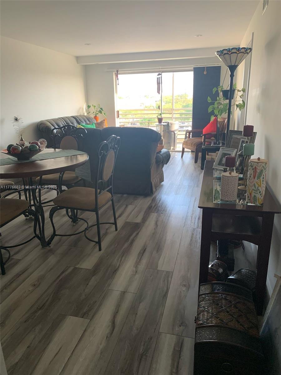 Picture of 3120 N Pine Island Rd # 410, Sunrise, FL 33351