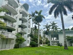 Picture of 484 NW 165Th St Rd # 316, Miami, FL 33169