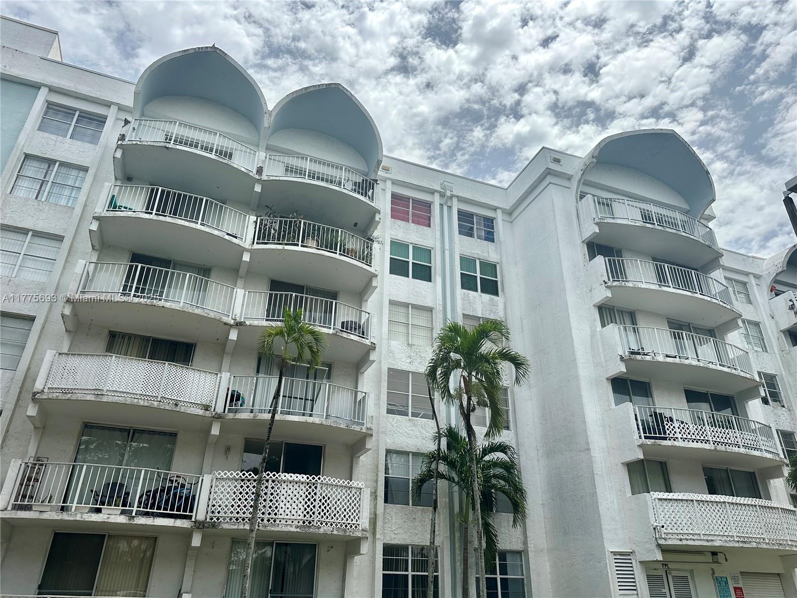 Picture of 484 NW 165Th St Rd # 316, Miami, FL 33169