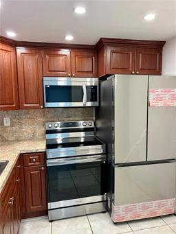 Picture of 484 NW 165Th St Rd # 316, Miami, FL 33169