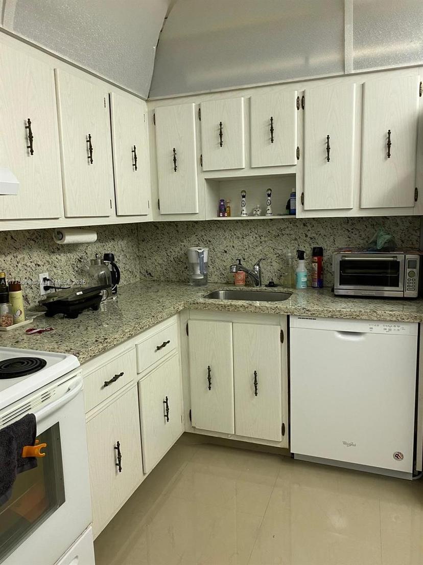 Picture of 20335 W Country Club Dr # 905, Aventura FL 33180