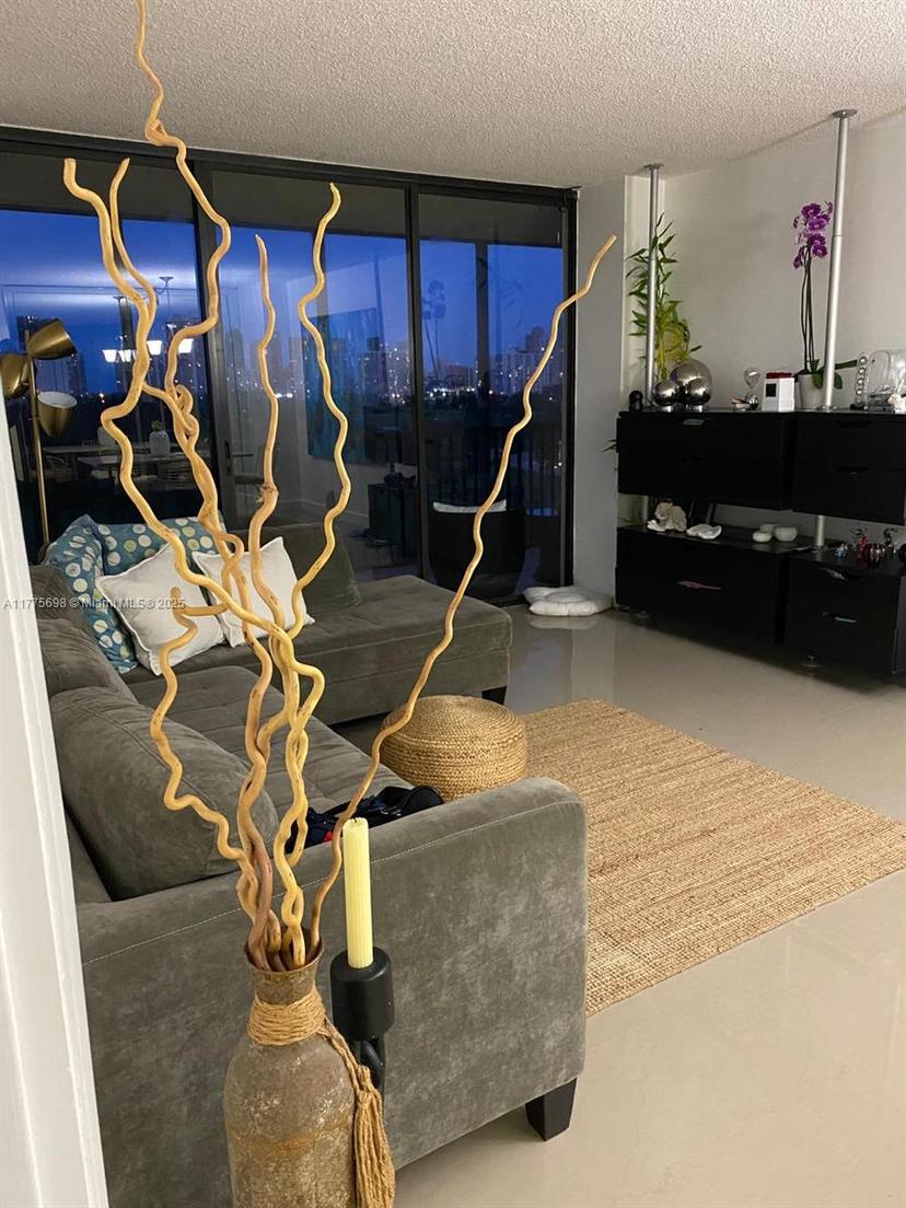 Picture of 20335 W Country Club Dr # 905, Aventura FL 33180