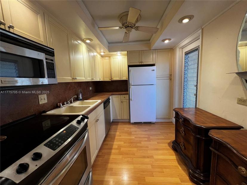 Picture of 447 NE 195Th St # 309, Miami FL 33179