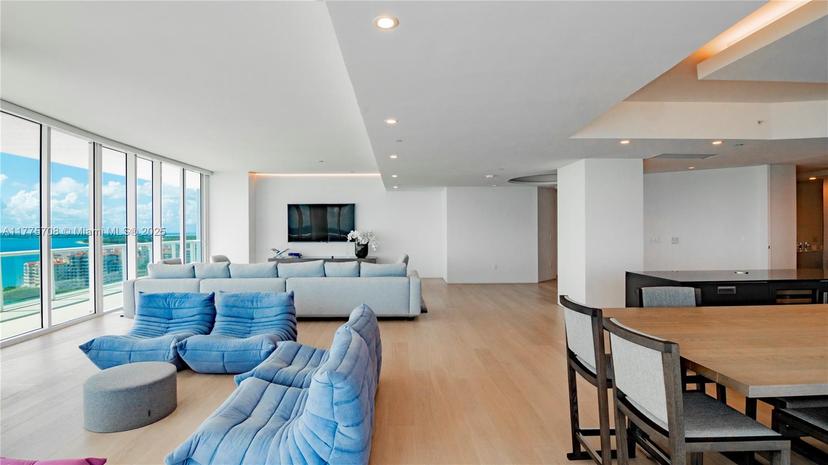Picture of 100 S Pointe Dr, Miami Beach FL 33139