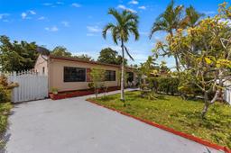 Picture of 810 West Dr, Opa-Locka, FL 33054