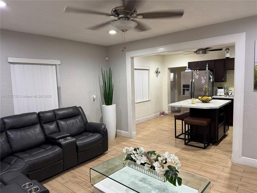 Picture of 653 SE 8Th Pl, Hialeah FL 33010