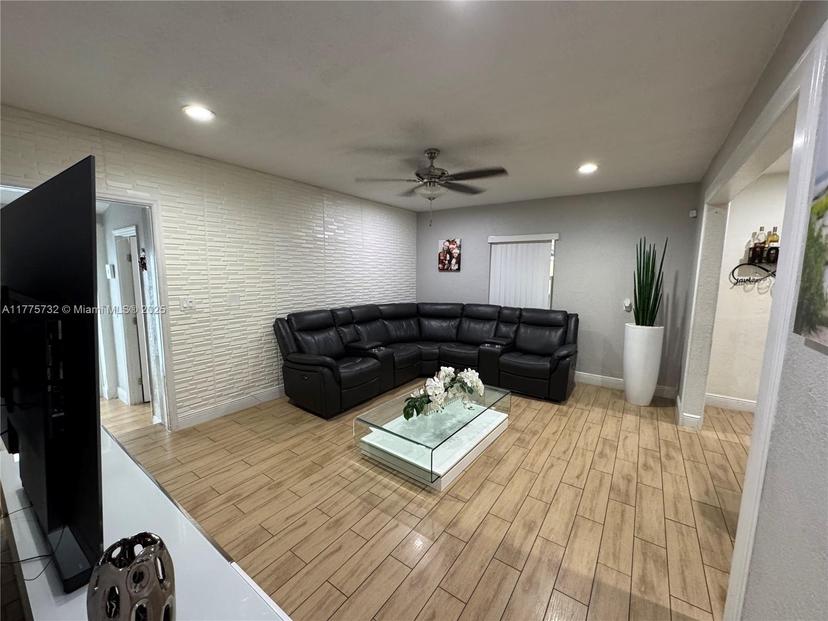 Picture of 653 SE 8Th Pl, Hialeah FL 33010