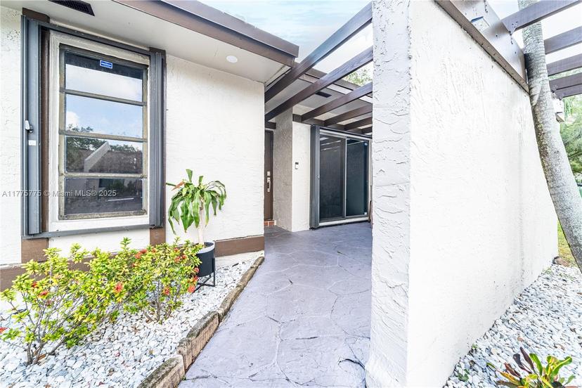 Picture of 1611 NW 96Th Ter, Pembroke Pines FL 33024