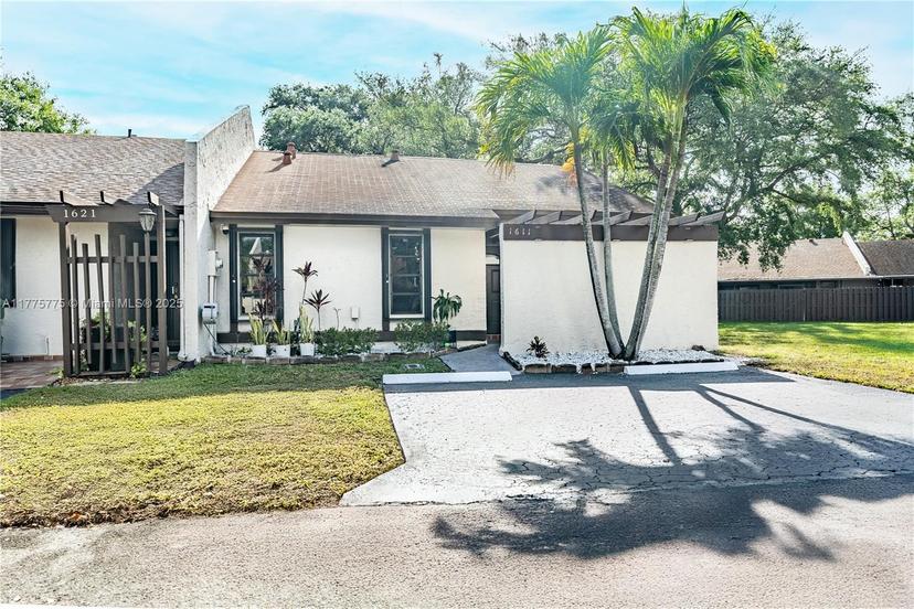 Picture of 1611 NW 96Th Ter, Pembroke Pines FL 33024