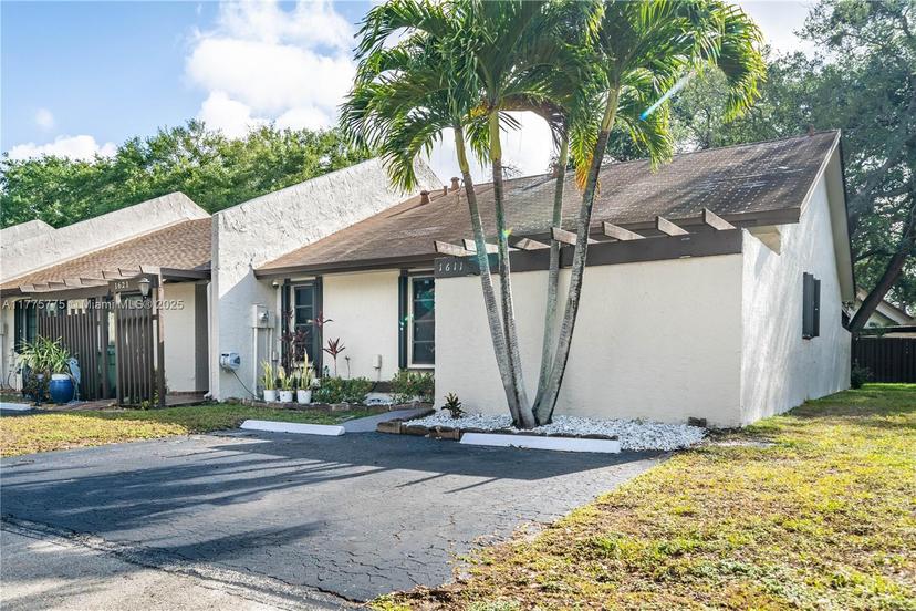 Picture of 1611 NW 96Th Ter, Pembroke Pines FL 33024