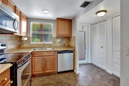 Picture of 9621 Sunrise Lakes Blvd # 203, Sunrise, FL 33322