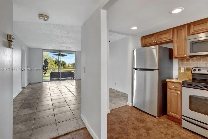 Picture of 9621 Sunrise Lakes Blvd # 203, Sunrise FL 33322