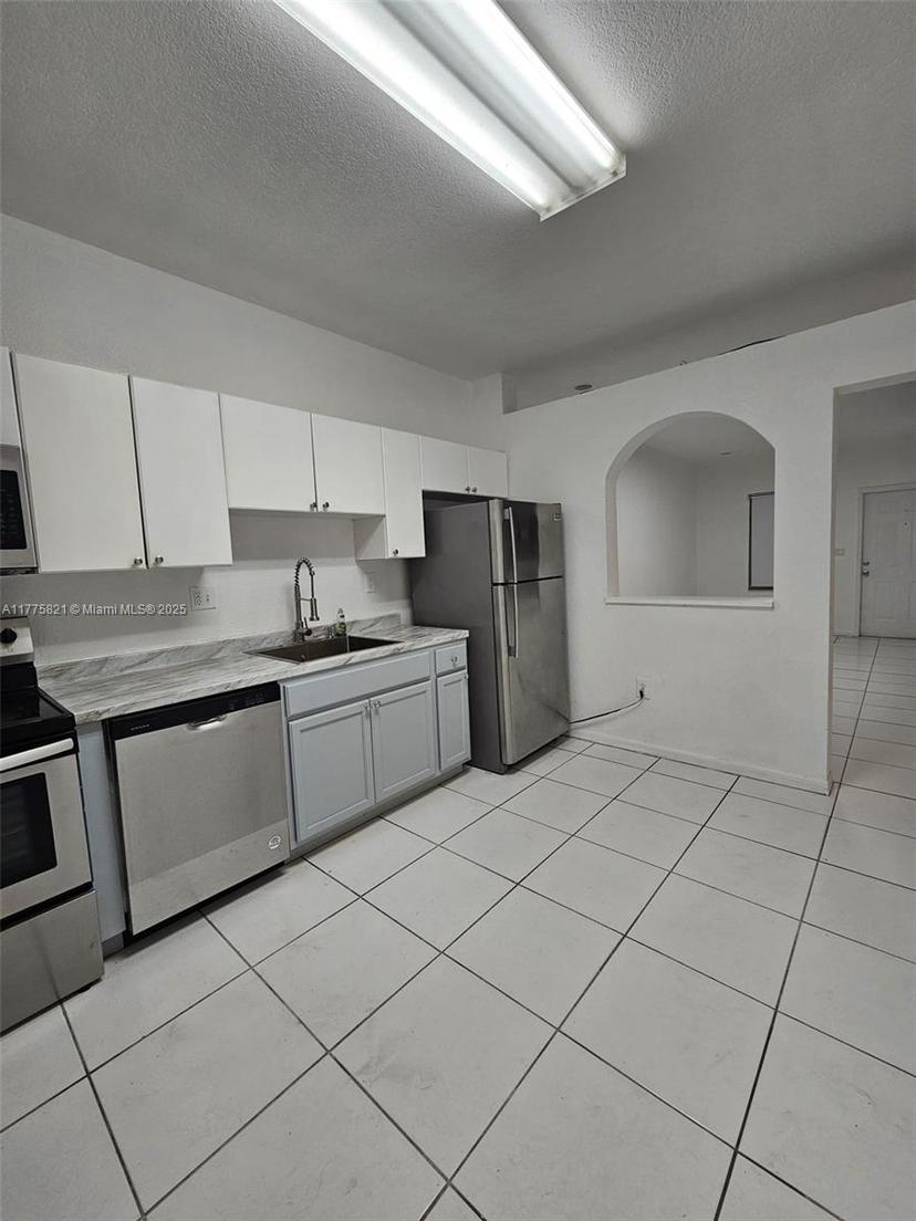 Picture of 6900 NW 179Th St # 1, Hialeah FL 33015