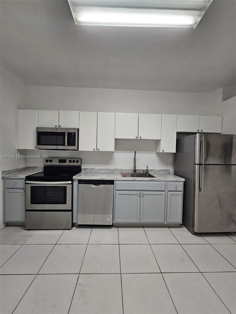 Picture of 6900 NW 179Th St # 1, Hialeah FL 33015