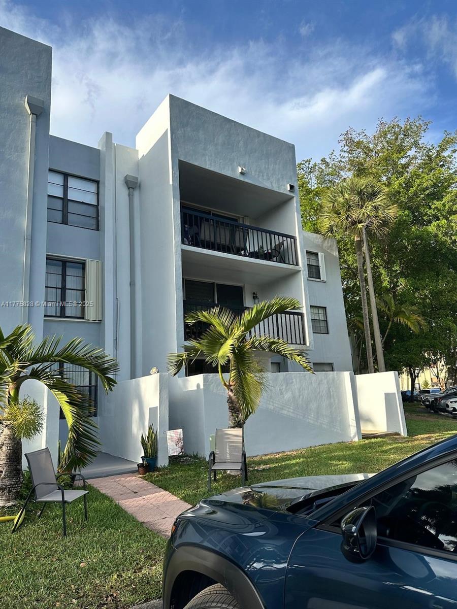 Picture of 10825 SW 112Th Ave # 218, Miami, FL 33176