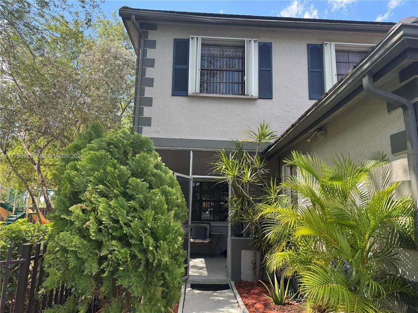 Picture of 15563 SW 110Th Ter # 15563, Miami FL 33196