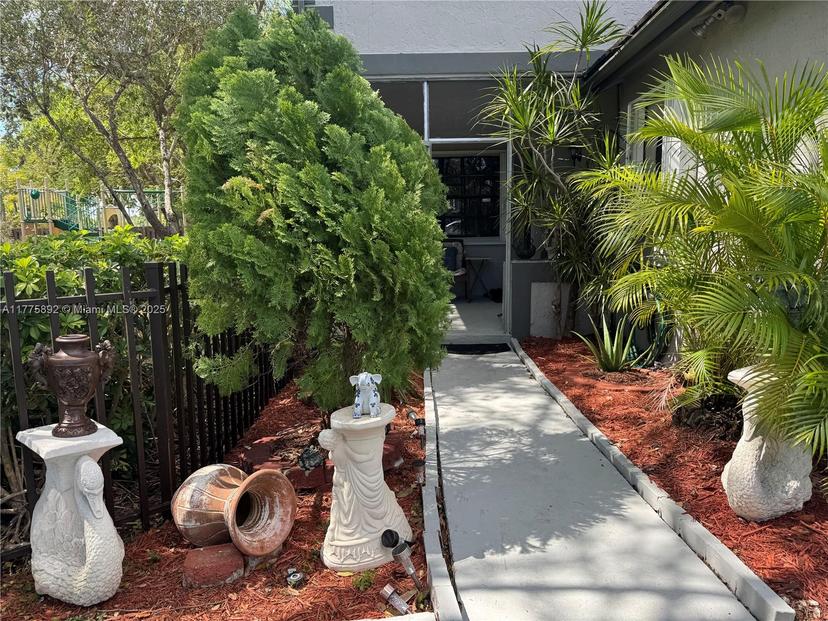 Picture of 15563 SW 110Th Ter # 15563, Miami FL 33196