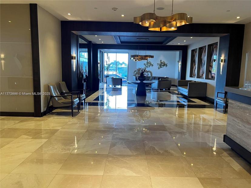 Picture of 20505 E Country Club Dr # 2034, Aventura FL 33180