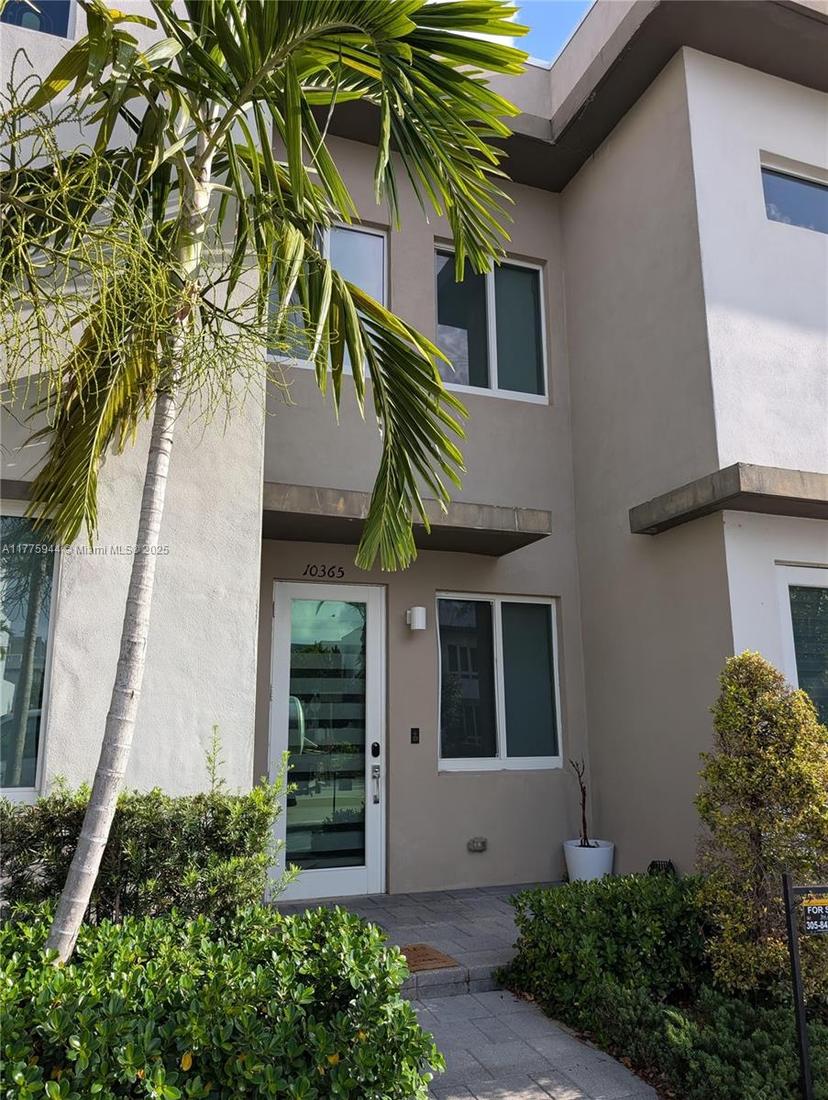 Picture of 10365 NW 66Th St # 10365, Doral FL 33178