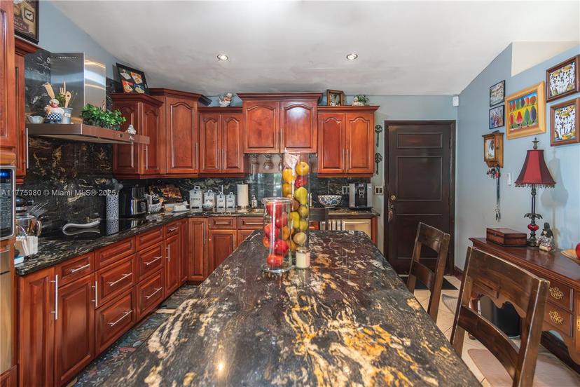 Picture of 19653 NW 62Nd Pl, Hialeah FL 33015