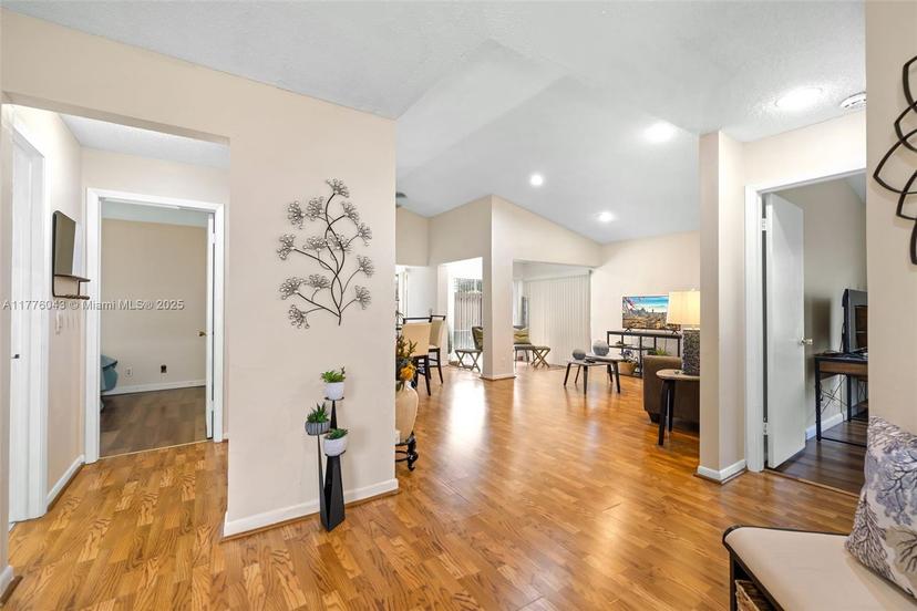 Picture of 6536 NW 170Th Ter # 6536, Hialeah FL 33015