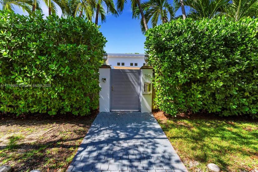 Picture of 796 Glenridge Rd, Key Biscayne FL 33149