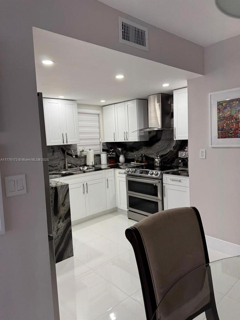 Picture of 820 NW 87Th Ave # 303, Miami FL 33172