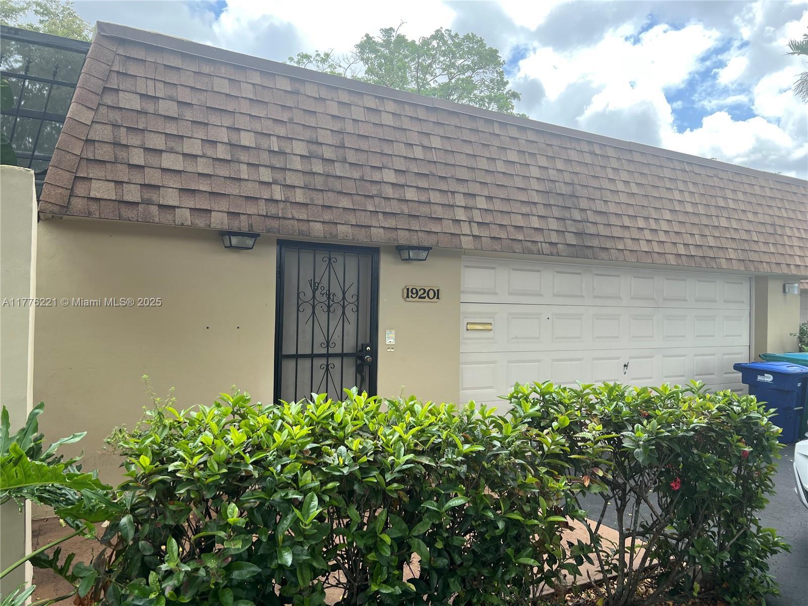 Picture of 19201 E Lake Dr, Hialeah, FL 33015