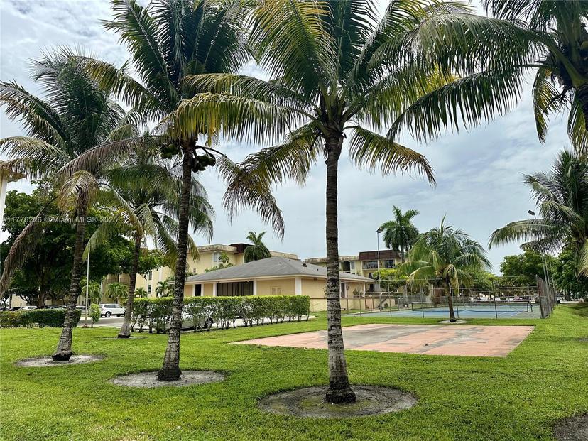 Picture of 11925 NE 2Nd Ave # B406, North Miami FL 33161