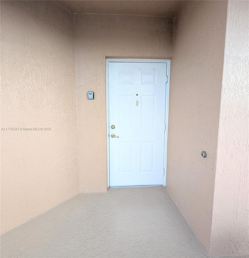 Picture of 4723 E Lucerne Lakes Blvd E # 634, Green Acres FL 33467