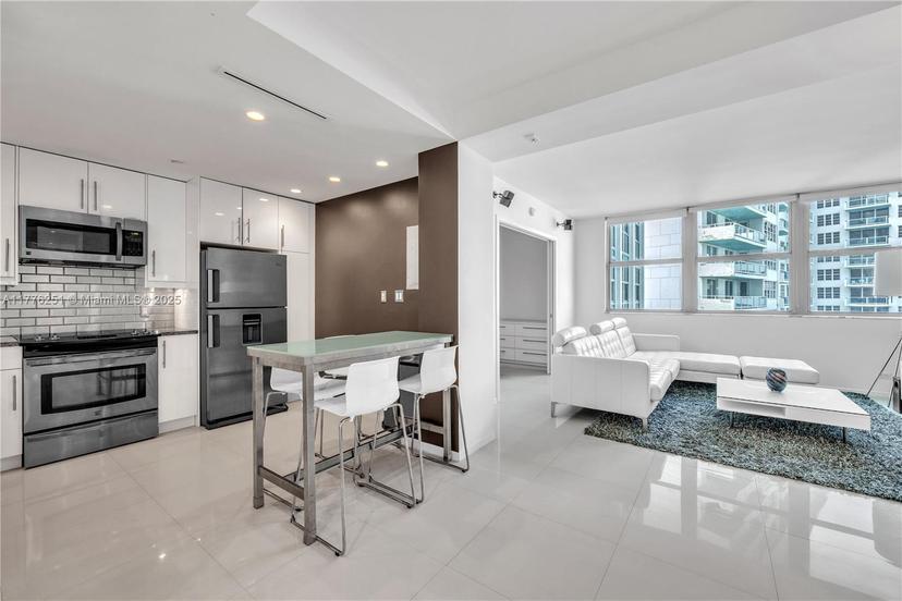 Picture of 5055 Collins Ave # 7A, Miami Beach FL 33140