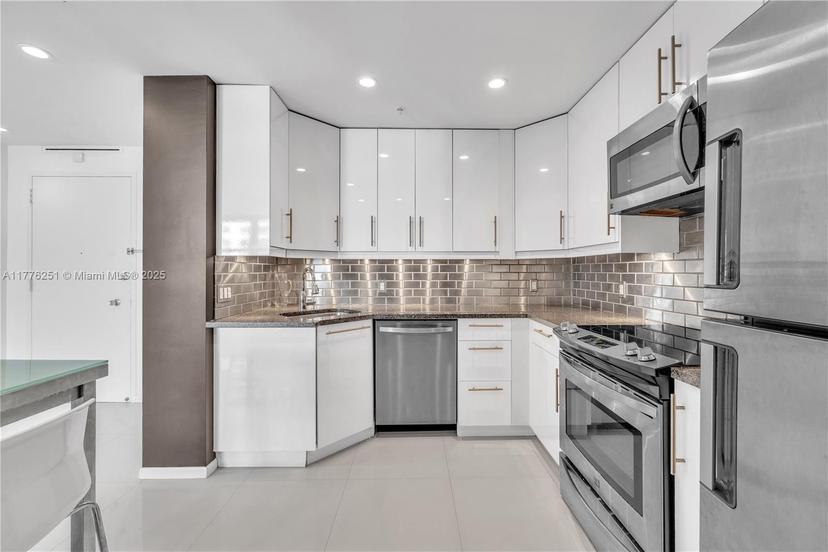 Picture of 5055 Collins Ave # 7A, Miami Beach FL 33140