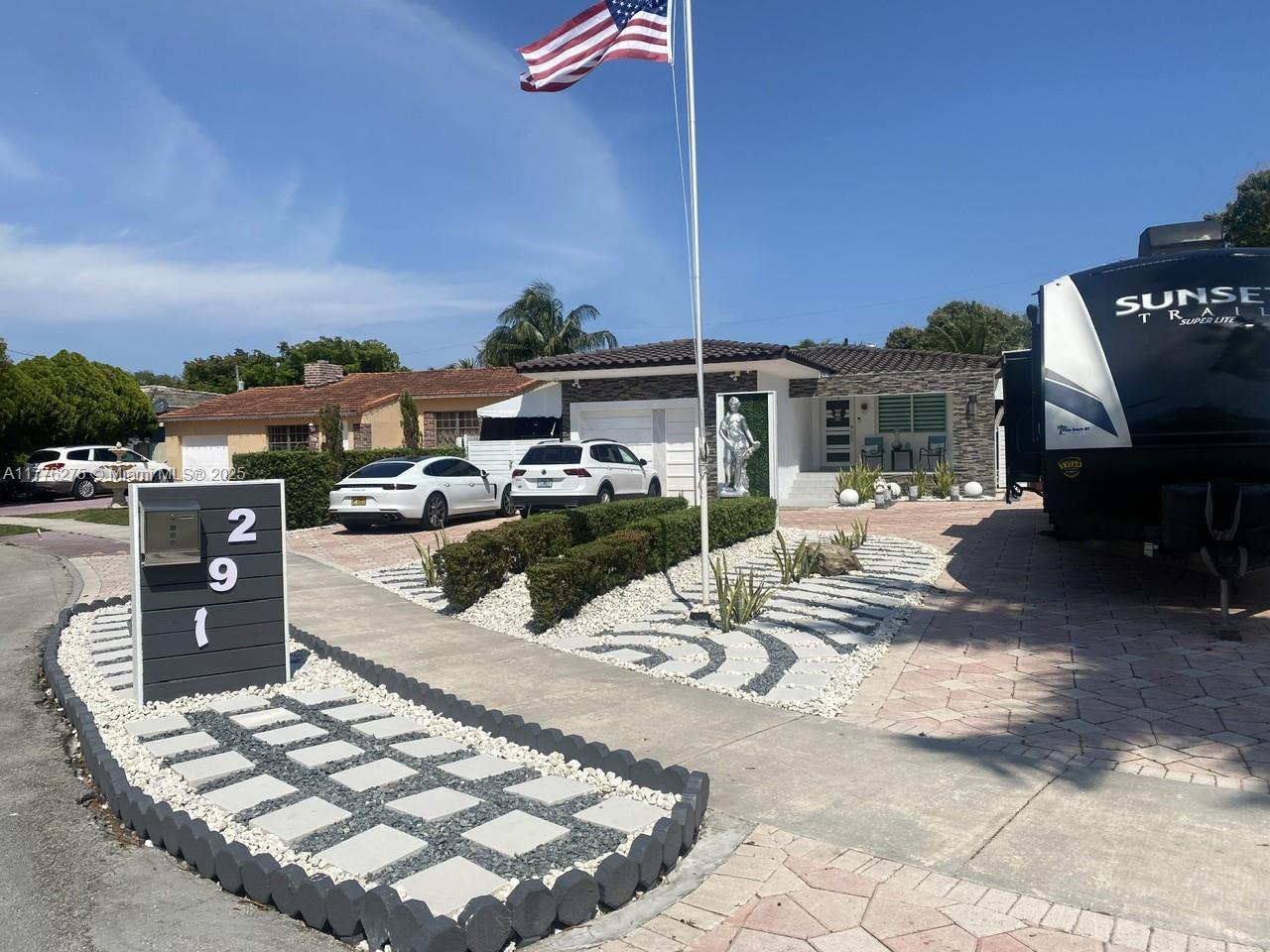 Picture of 291 Cir Dr, Hialeah, FL 33010