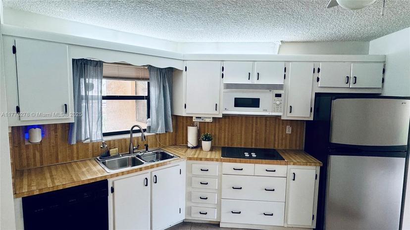 Picture of 6755 W Broward Blvd # 101, Plantation FL 33317