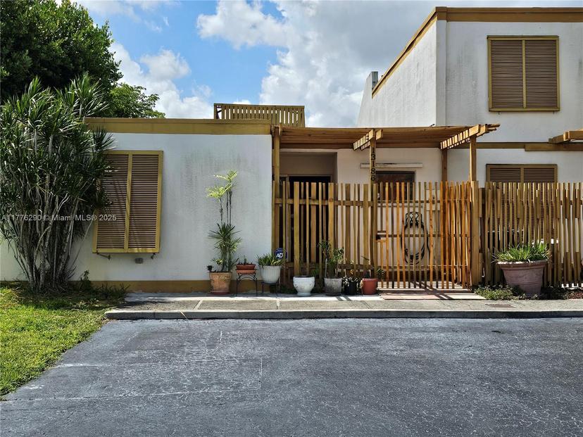 Picture of 13186 SW 10Th Ln, Miami FL 33184