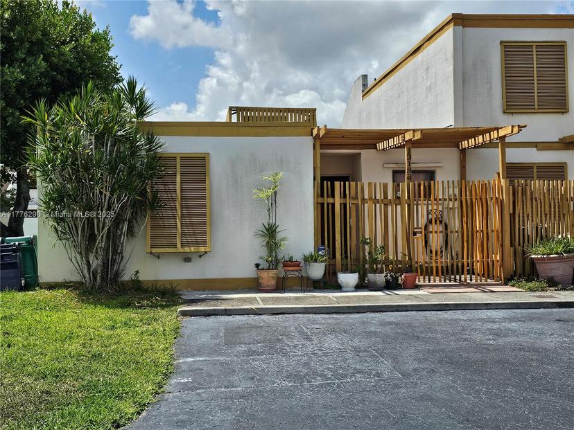 Picture of 13186 SW 10Th Ln, Miami FL 33184