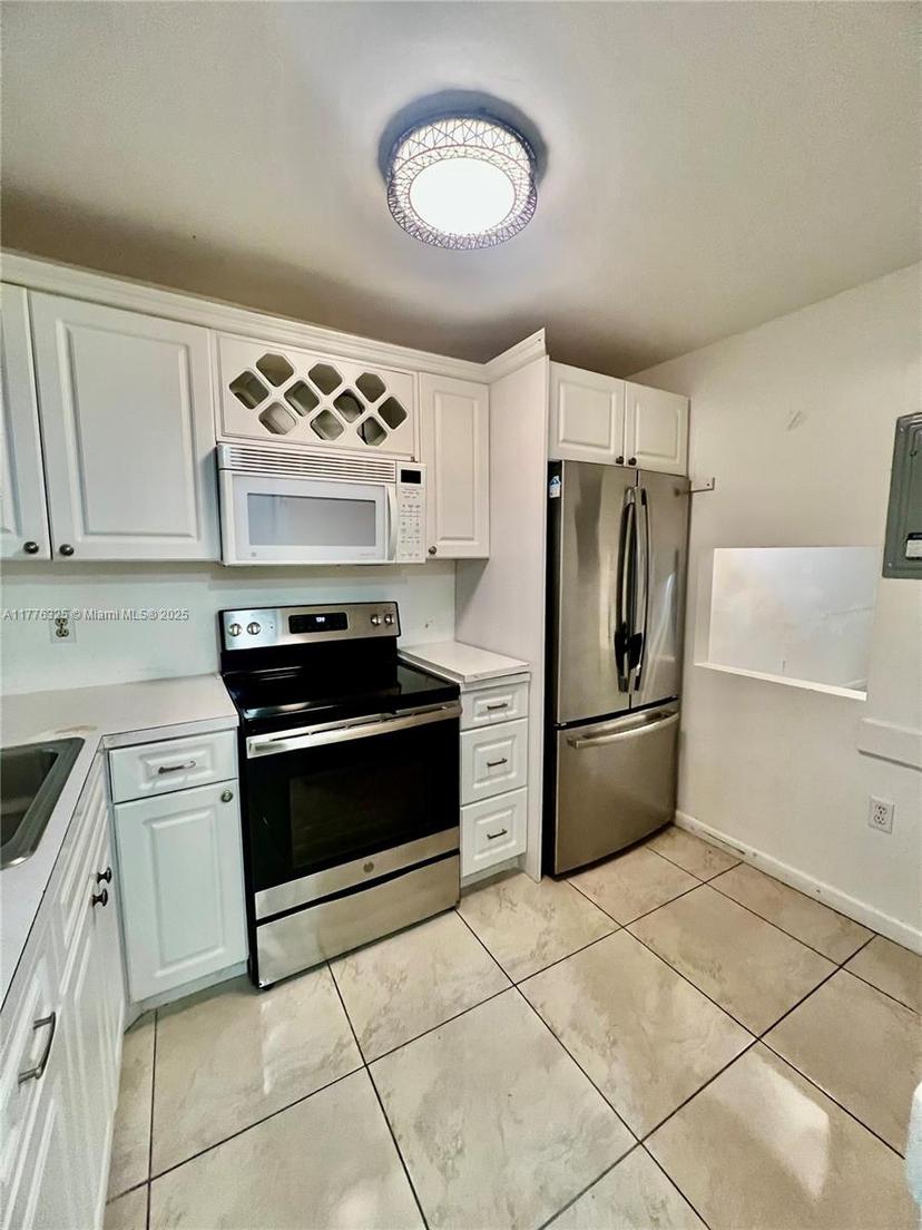 Picture of 8460 Sunrise Lakes Blvd # 112, Sunrise FL 33322