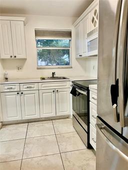 Picture of 8460 Sunrise Lakes Blvd # 112, Sunrise, FL 33322