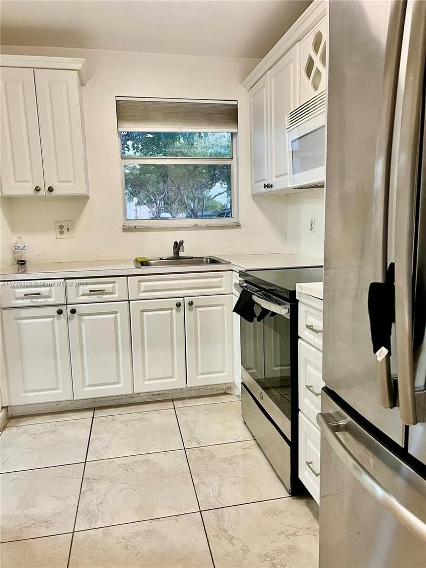 Picture of 8460 Sunrise Lakes Blvd # 112, Sunrise FL 33322