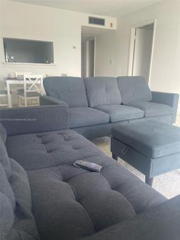 Picture of 496 NW 165Th St Rd # 611, Miami, FL 33169