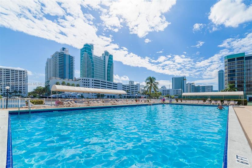 Picture of 600 Parkview Dr # 1123, Hallandale Beach FL 33009