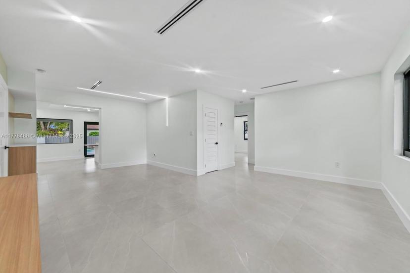 Picture of 31 Carlisle Dr, Miami Springs FL 33166