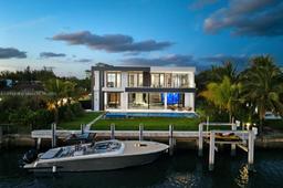 Picture of 493 Holiday Dr, Hallandale Beach, FL 33009