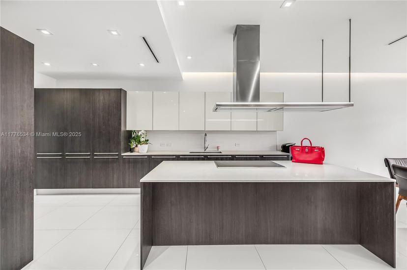 Picture of 3106 NE 210Th Ter, Aventura FL 33180