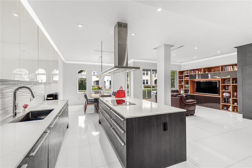 Picture of 3106 NE 210Th Ter, Aventura FL 33180