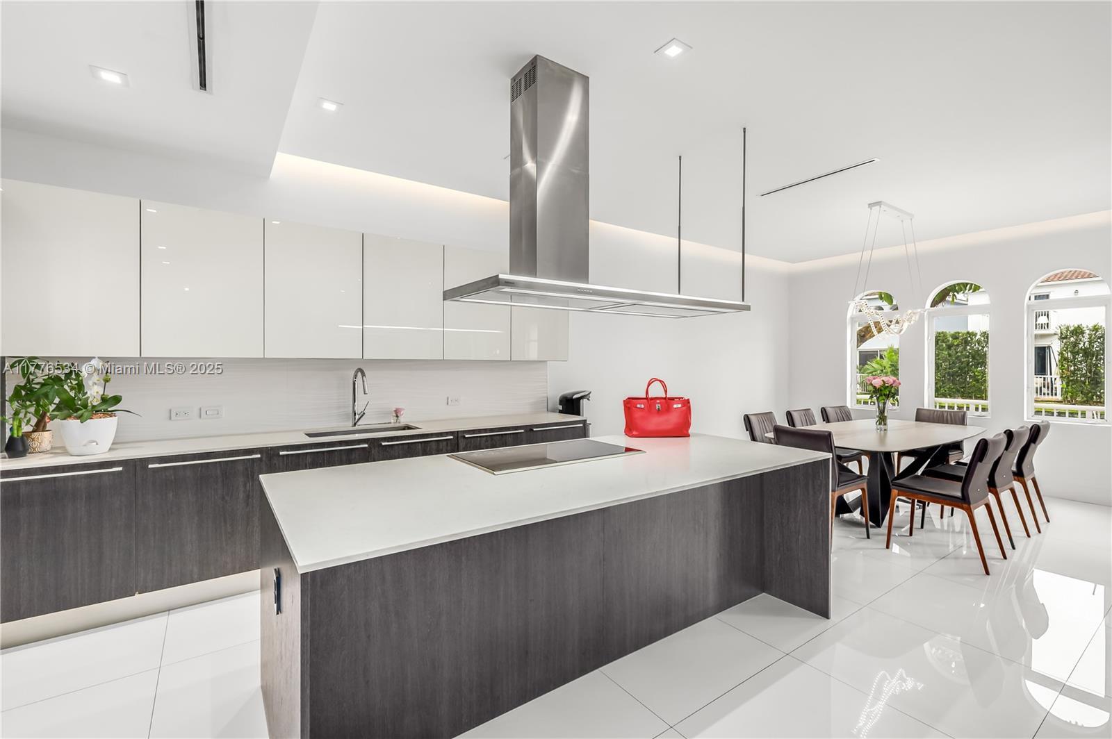 Picture of 3106 NE 210Th Ter, Aventura, FL 33180