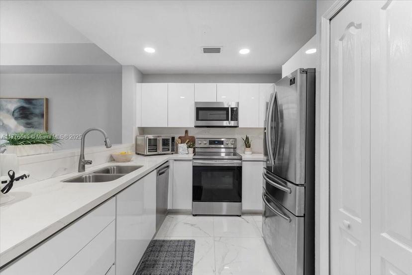 Picture of 8834 W Flagler St # 4, Miami FL 33174