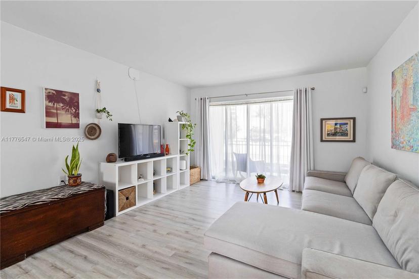 Picture of 1631 NE 114Th St # 110, Miami FL 33181